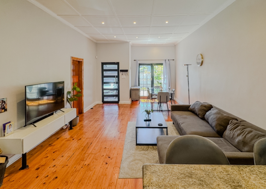 2 Bedroom Property for Sale in Claremont Village Western Cape